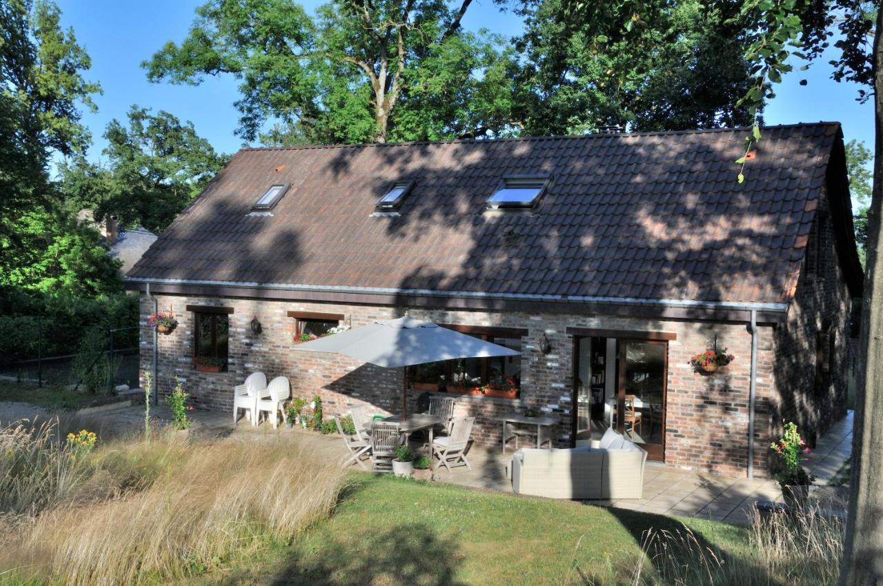 Suite Familiale Avec 2 Chambres Dans Une Villa - Quartier Vert Et Boise - 5 Kms De Namur Extérieur photo