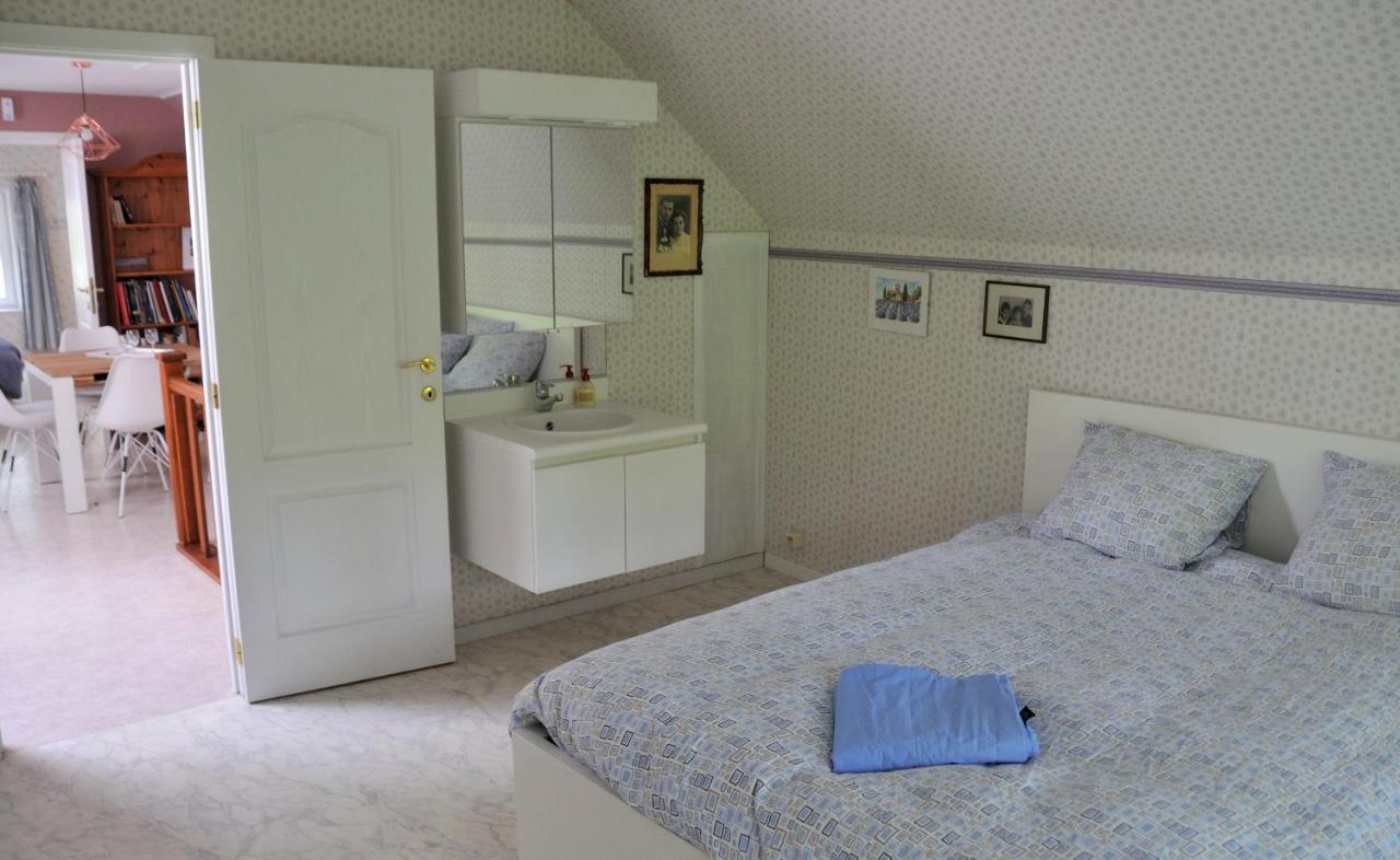 Suite Familiale Avec 2 Chambres Dans Une Villa - Quartier Vert Et Boise - 5 Kms De Namur Extérieur photo