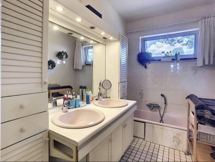 Suite Familiale Avec 2 Chambres Dans Une Villa - Quartier Vert Et Boise - 5 Kms De Namur Extérieur photo